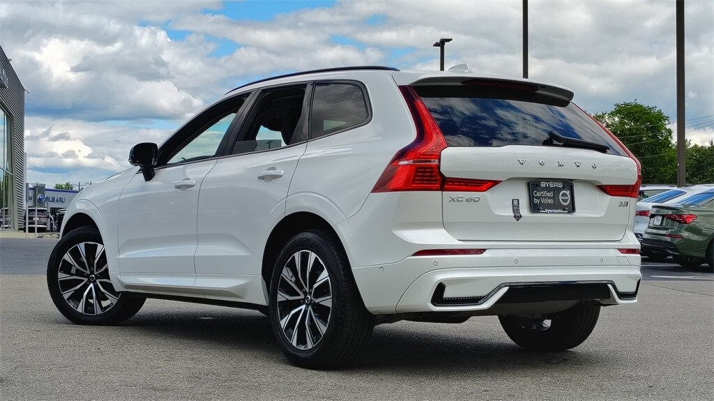 2025 Volvo XC60 B5 Plus photo 4
