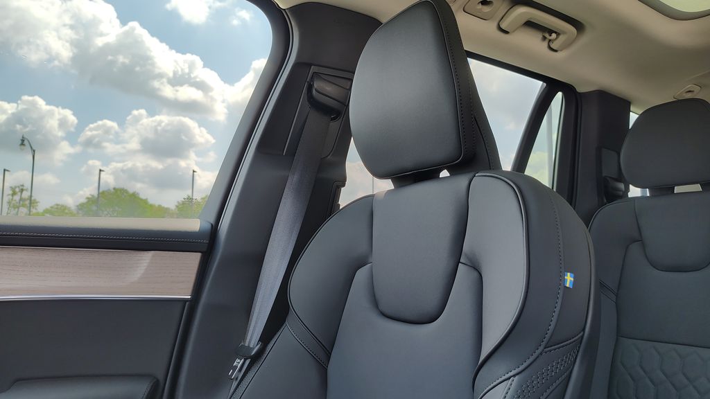 2026 Volvo XC90 Plus - Photo 28