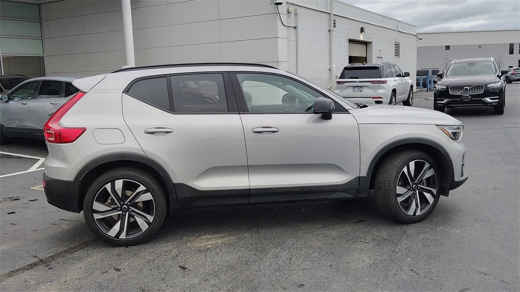 Certified 2025 Volvo XC40 B5 Plus Dark Theme SUV