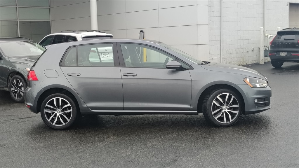 Used 2017 Volkswagen Golf TSI SE 4-Door Hatchback