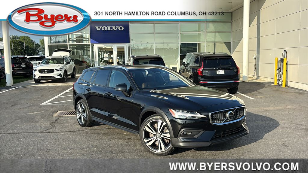 2025 Volvo V60 Cross Country B5 Plus AWD's photo