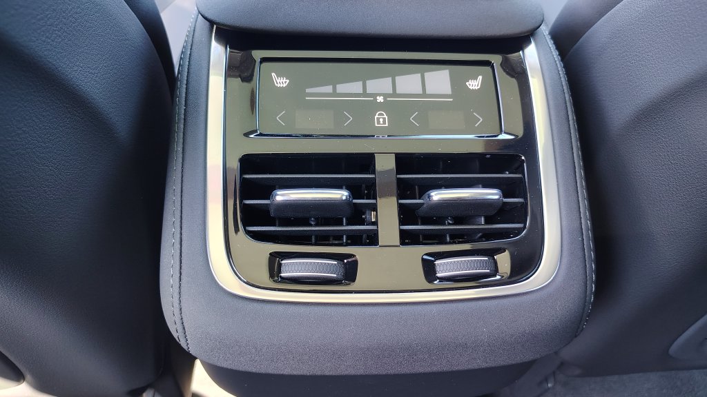 2026 Volvo XC90 Plus - Photo 29