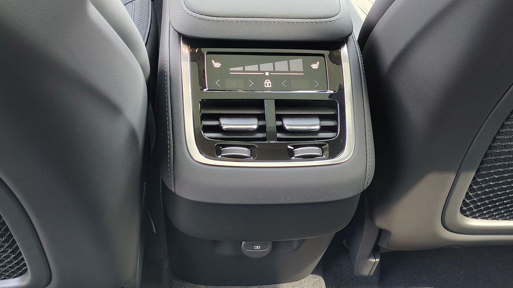2026 Volvo XC90 Plus - Photo 36