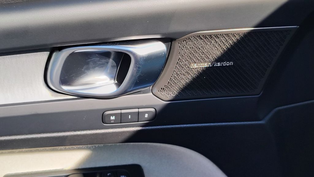 2026 Volvo XC40 Ultra - Photo 9