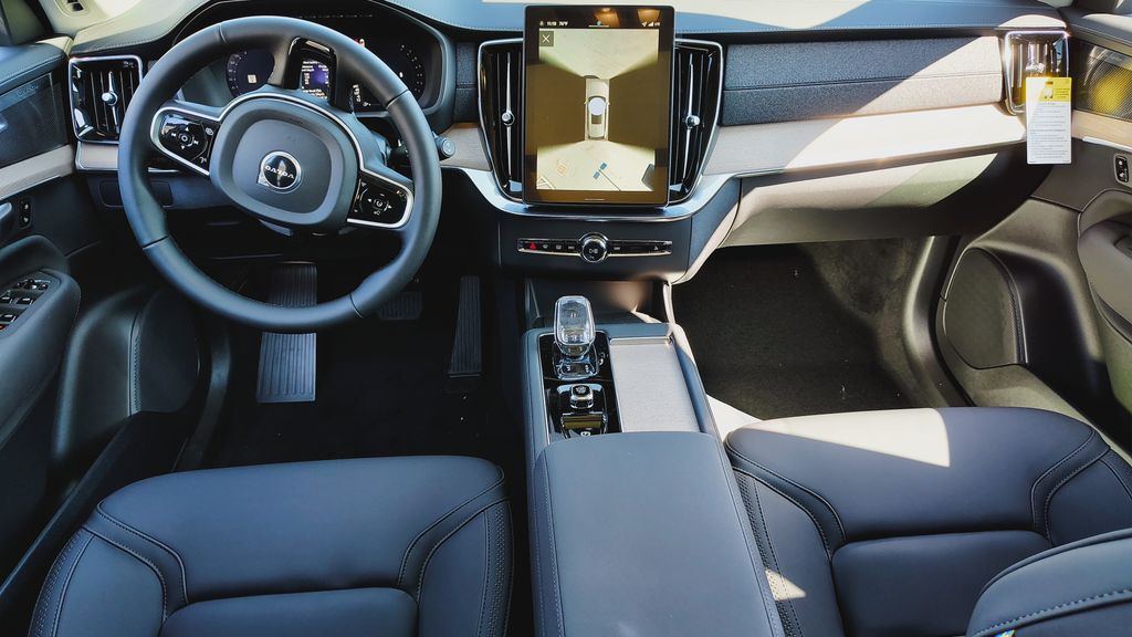 2026 Volvo XC90 Plus - Photo 12