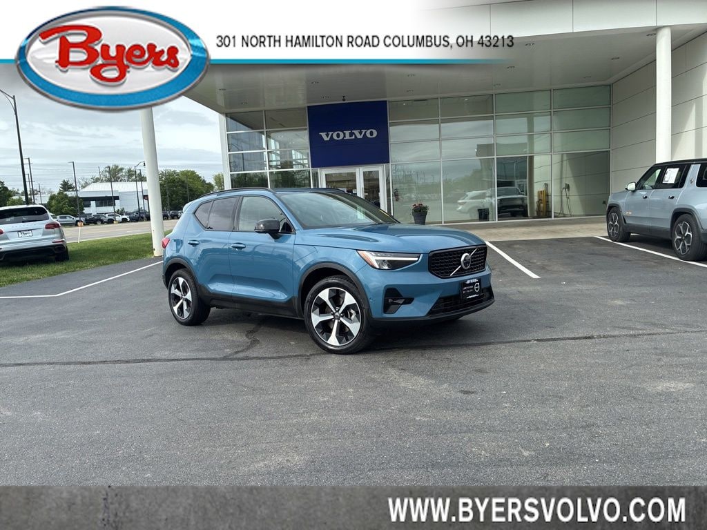 Certified 2025 Volvo XC40 B5 Plus Dark Theme SUV