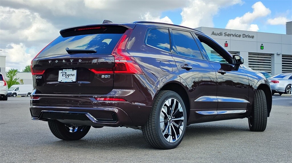 2026 Volvo XC60 B5 Plus photo 3