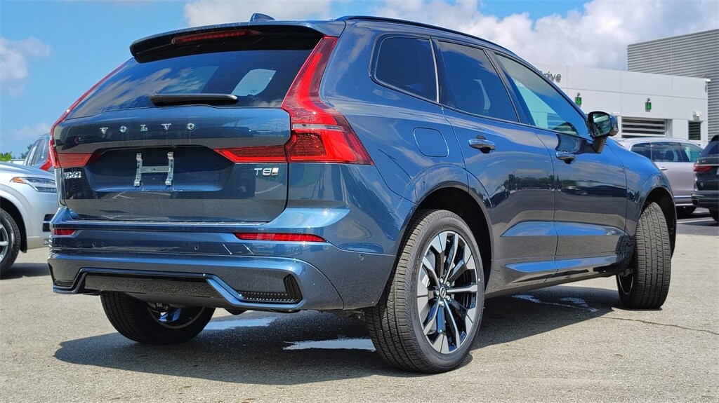 2026 Volvo XC60 Hybrid T8 Plus photo 2