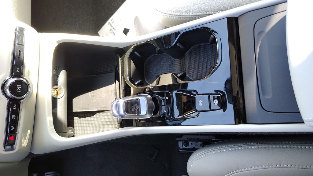 2026 Volvo XC40 Ultra - Photo 22