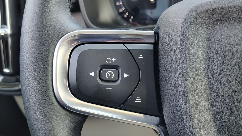 2026 Volvo XC40 Ultra - Photo 18