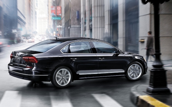2017-Volkswagen-Passat-SE-Technology-Package (700x438).jpg