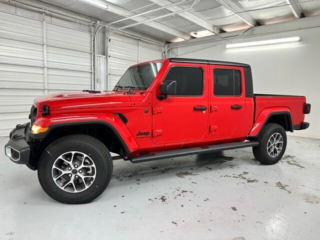 2024 Jeep Gladiator Sport S photo 2