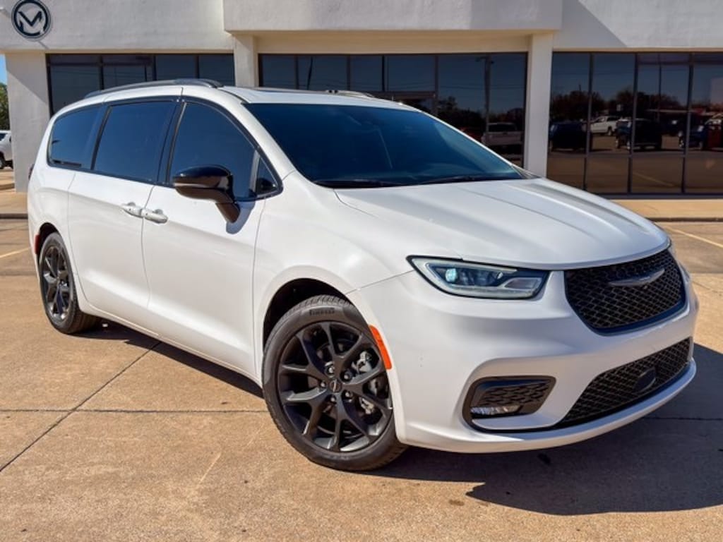New 2024 Chrysler Pacifica LIMITED Passenger Van