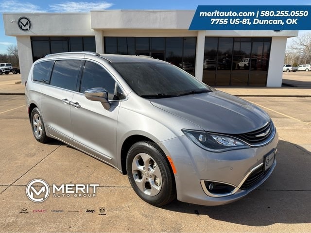 2018 Chrysler Pacifica Hybrid Limited's photo