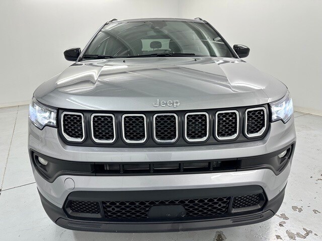 2024 Jeep Compass Latitude photo 3