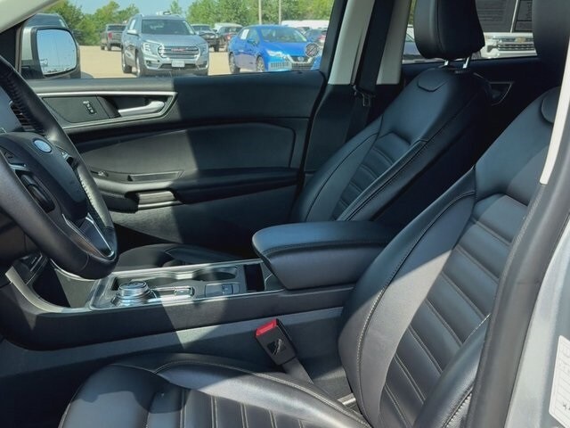 2024 Ford Edge SEL photo 2