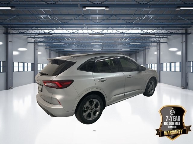 2024 Ford Escape ST-Line photo 2