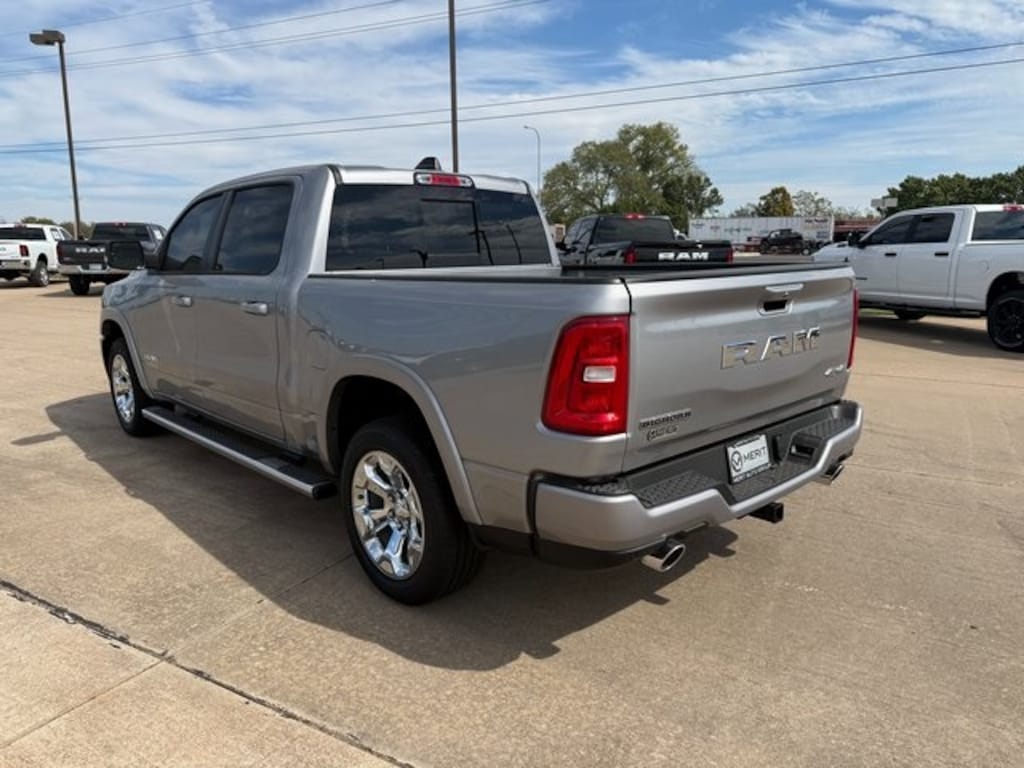 New 2025 Ram 1500 BIG HORN CREW CAB 4X4 5'7 BOX Pickup