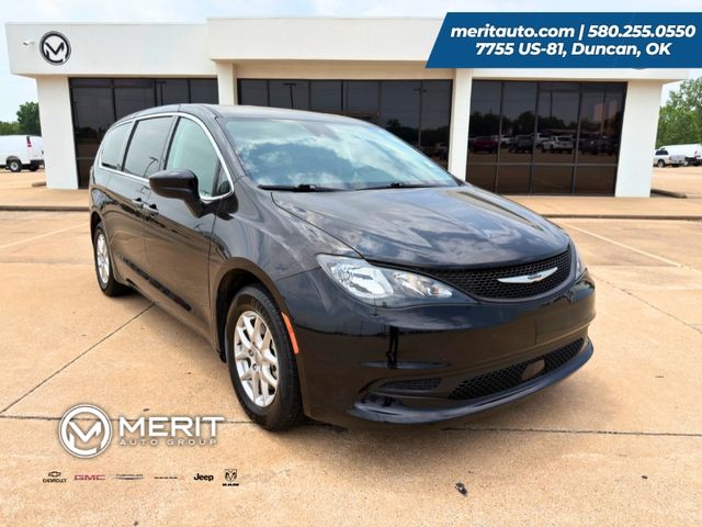 2024 Chrysler Voyager LX's photo