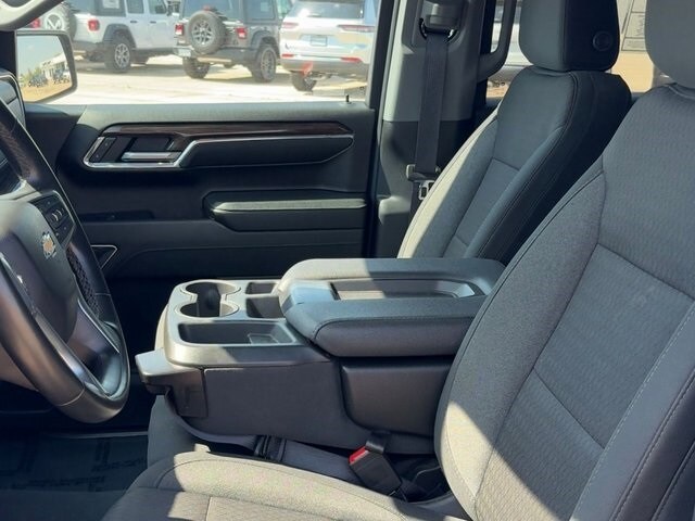 2023 Chevrolet Silverado 1500 photo 3