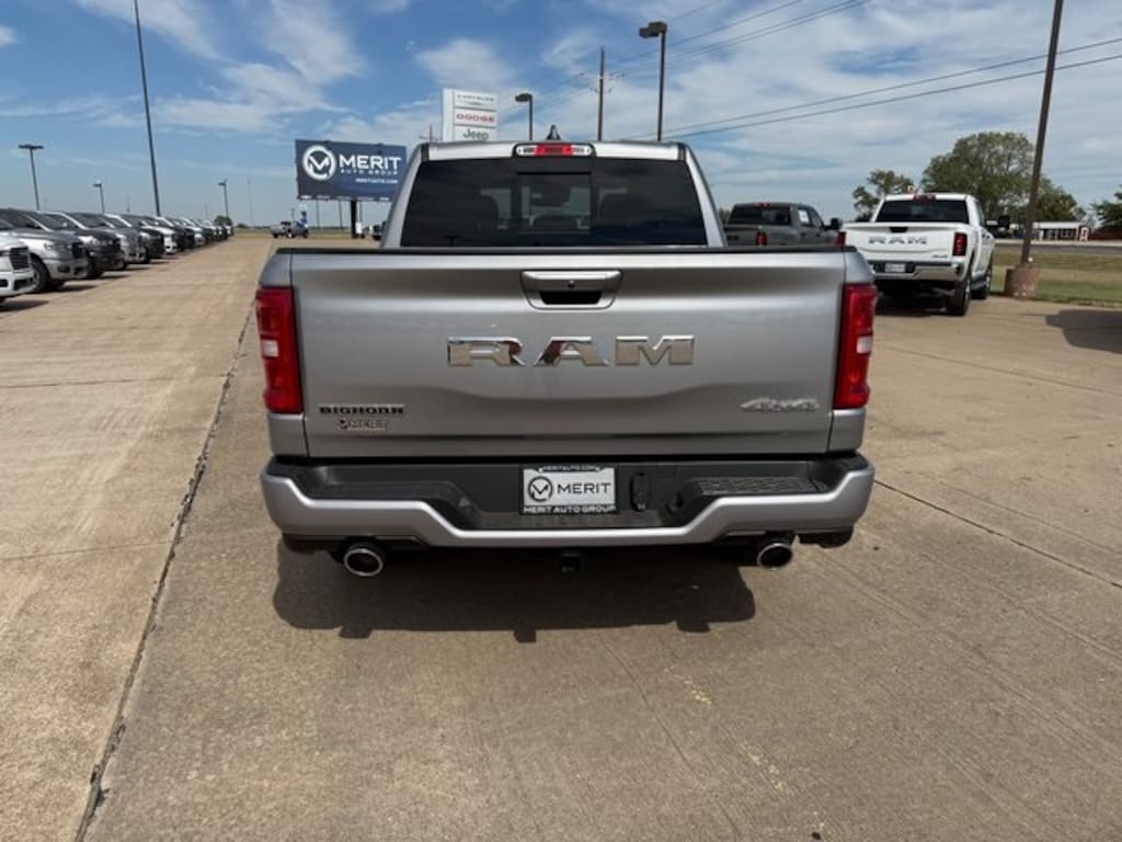 New 2025 Ram 1500 BIG HORN CREW CAB 4X4 5'7 BOX Pickup