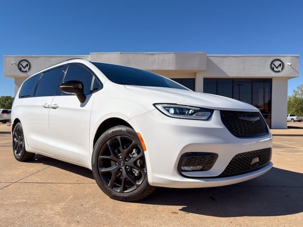 New 2024 Chrysler Pacifica LIMITED Passenger Van