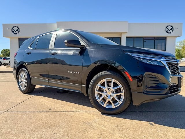 2022 Chevrolet Equinox LS photo 2