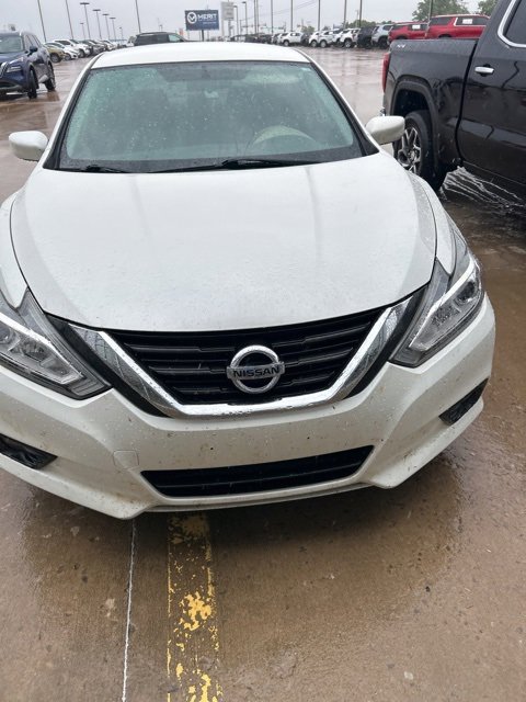 Used 2017 Nissan Altima SV with VIN 1N4AL3AP3HC216658 for sale in Duncan, OK