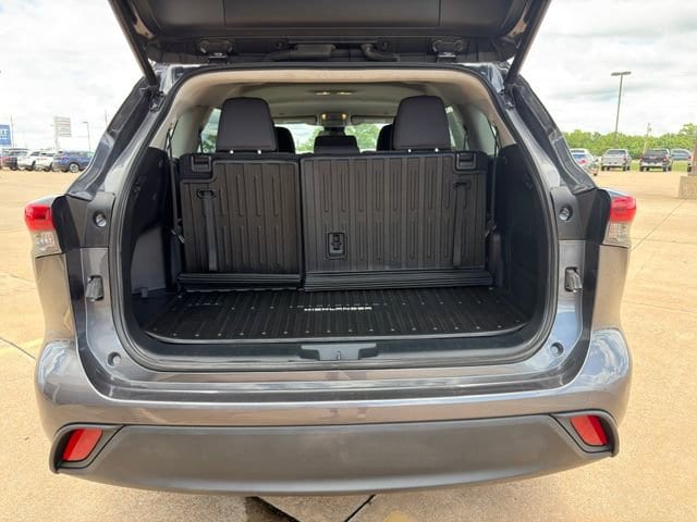 2023 Toyota Highlander LE - Photo 15