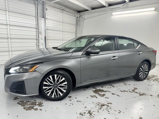 Used 2023 Nissan Altima SV with VIN 1N4BL4DV5PN334895 for sale in Duncan, OK