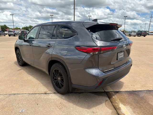 2023 Toyota Highlander LE - Photo 11