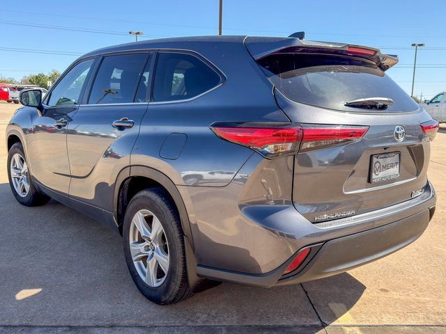 2023 Toyota Highlander LE - Photo 9