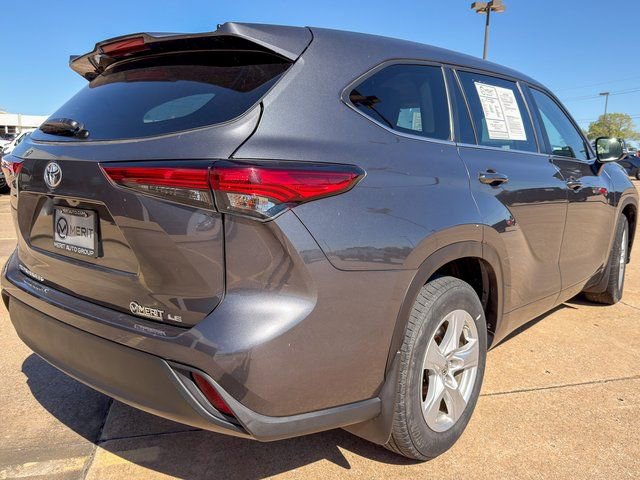 2023 Toyota Highlander LE - Photo 13
