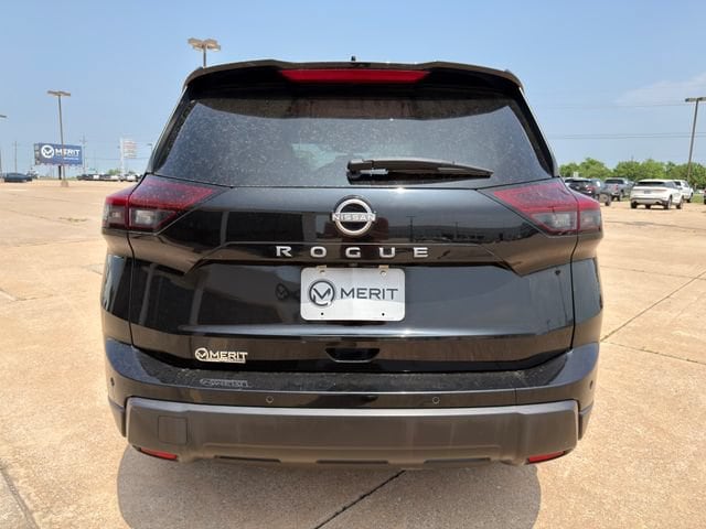 2025 Nissan Rogue SV - Photo 13