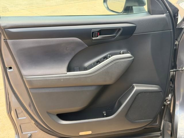 2023 Toyota Highlander LE - Photo 20