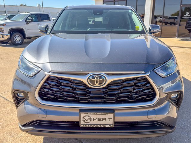 2023 Toyota Highlander LE photo 3
