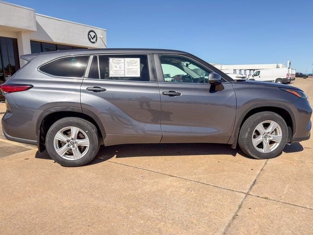 2023 Toyota Highlander LE - Photo 14