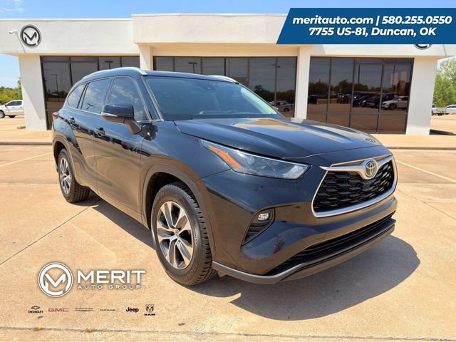 2022 Toyota Highlander XLE FWD