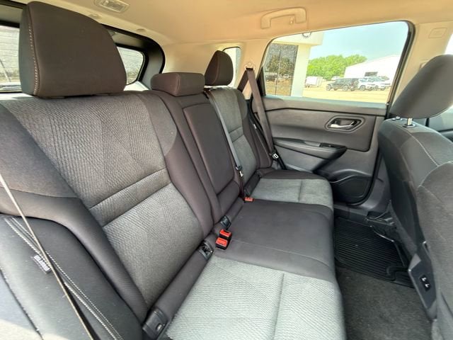 2025 Nissan Rogue SV - Photo 27