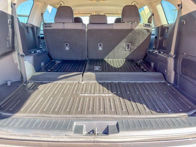 2023 Toyota Highlander LE - Photo 22