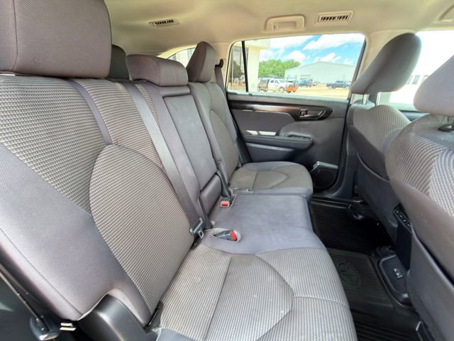 2023 Toyota Highlander LE - Photo 27