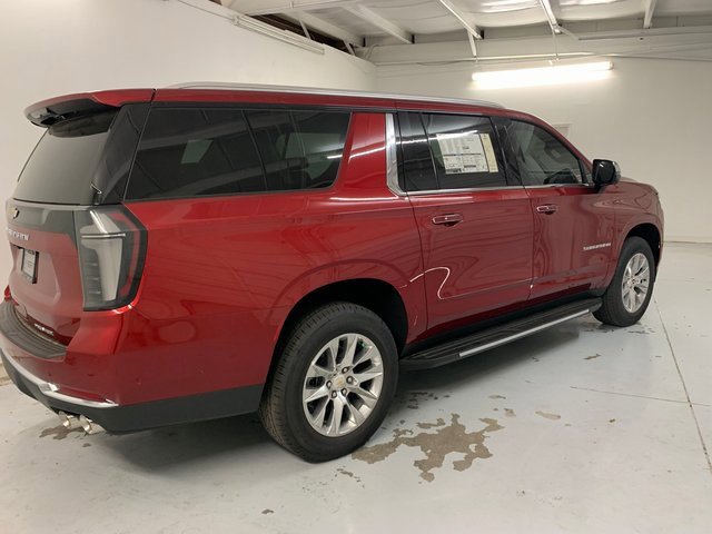 2025 Chevrolet Suburban Premier photo 4