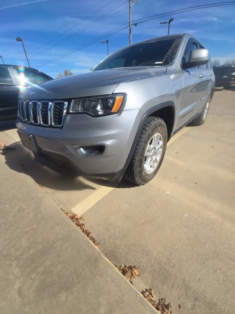 2018 Jeep Grand Cherokee Laredo E photo 2