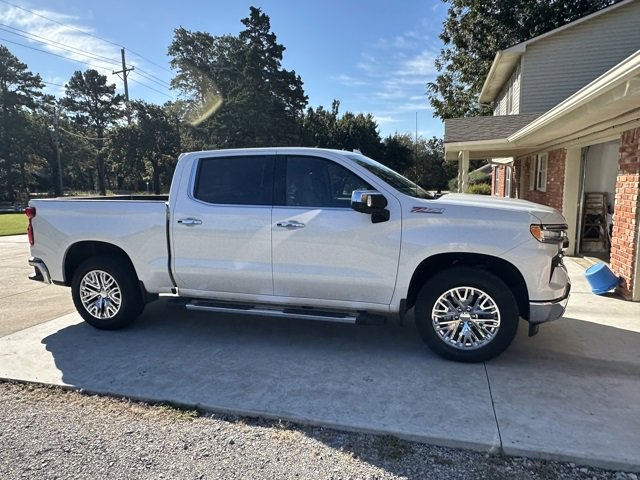 2024 Chevrolet Silverado 1500 LTZ photo 3