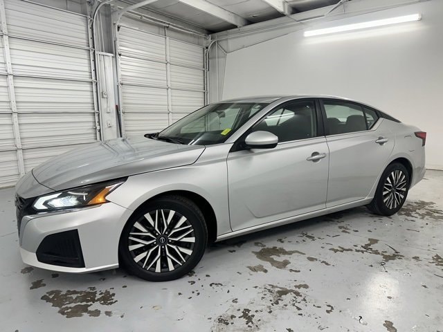 Used 2023 Nissan Altima SV with VIN 1N4BL4DV7PN315944 for sale in Duncan, OK