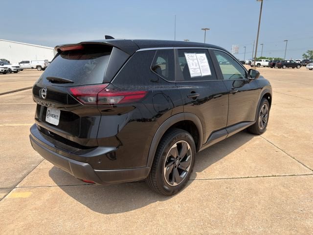 2025 Nissan Rogue SV - Photo 16