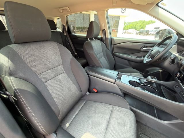 2025 Nissan Rogue SV - Photo 28