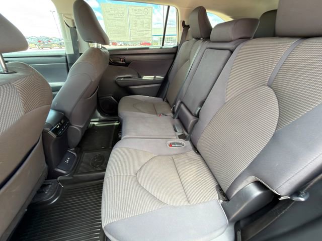 2023 Toyota Highlander LE - Photo 24
