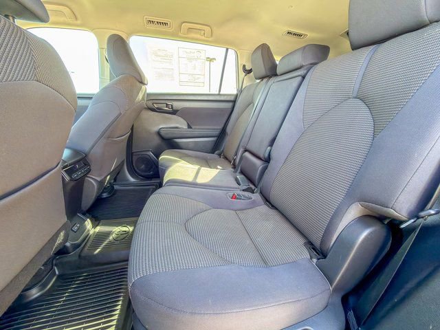 2023 Toyota Highlander LE - Photo 19