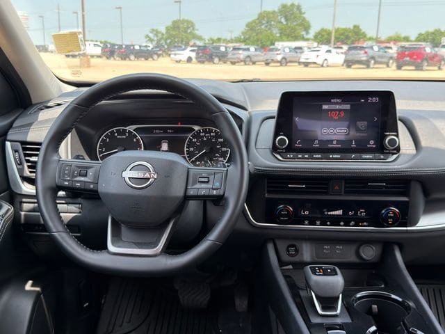 2025 Nissan Rogue SV - Photo 26